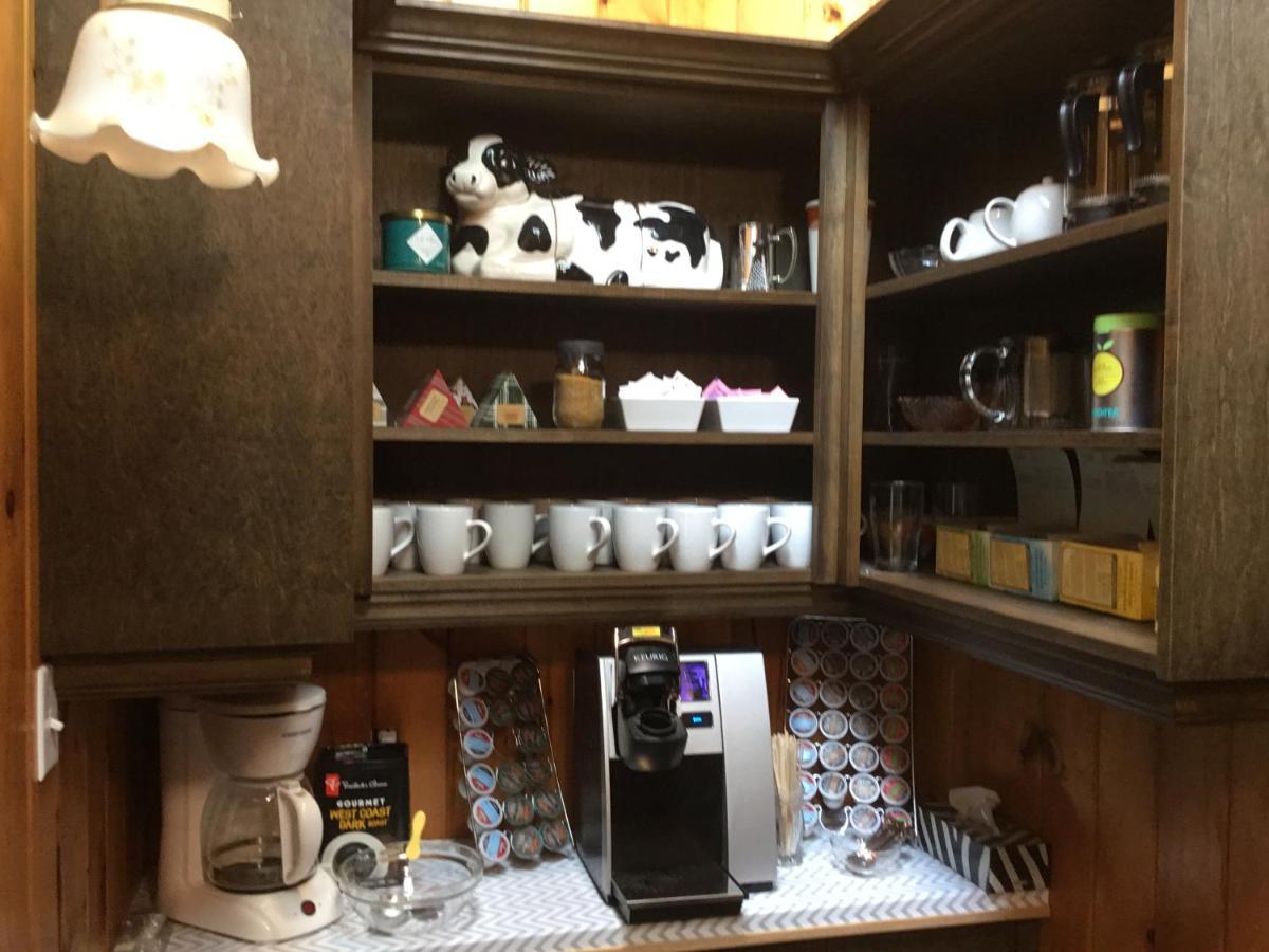 Marmora And Lake Inn And Victorian Diner エクステリア 写真