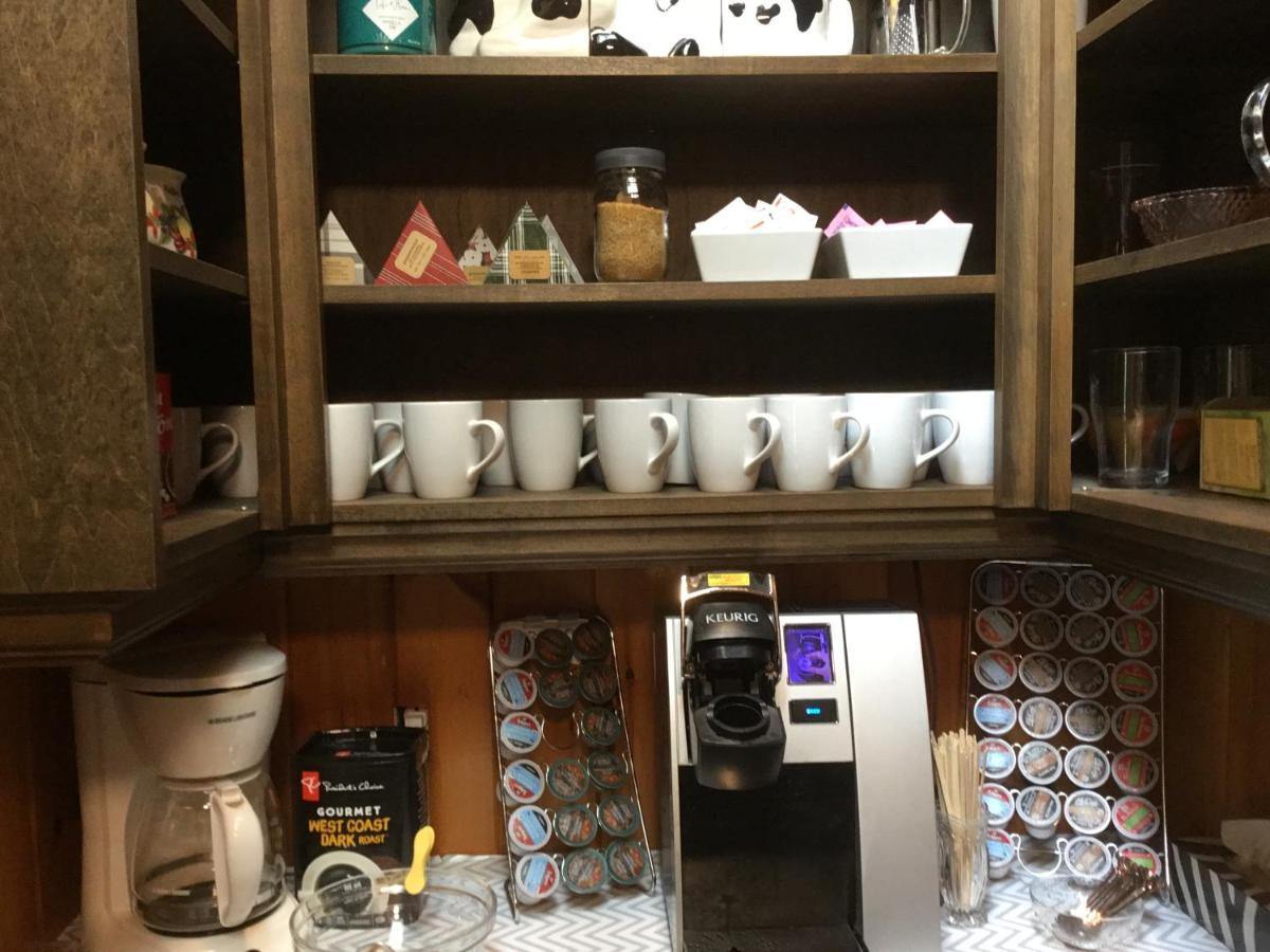 Marmora And Lake Inn And Victorian Diner エクステリア 写真