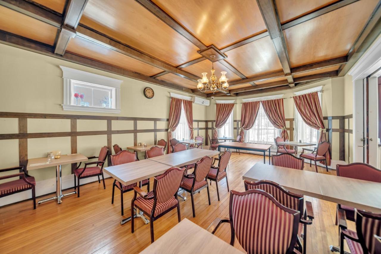 Marmora And Lake Inn And Victorian Diner エクステリア 写真